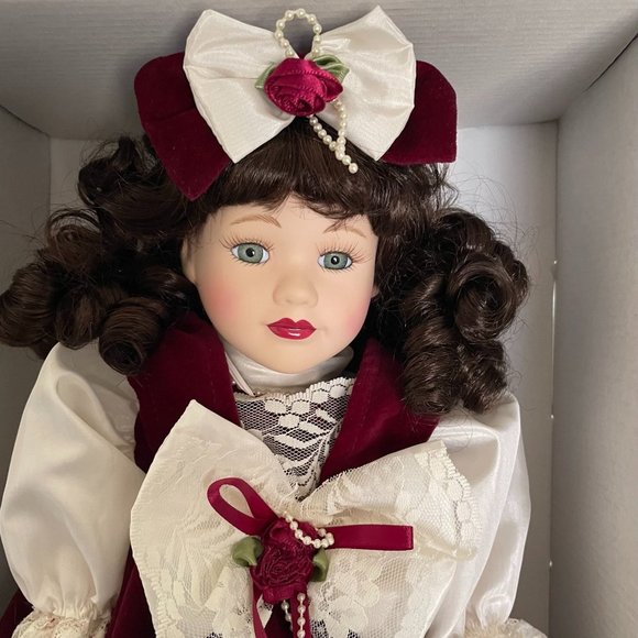 Vintage Porcelain Doll 1995 Sarah Jane - Picture 6 of 10